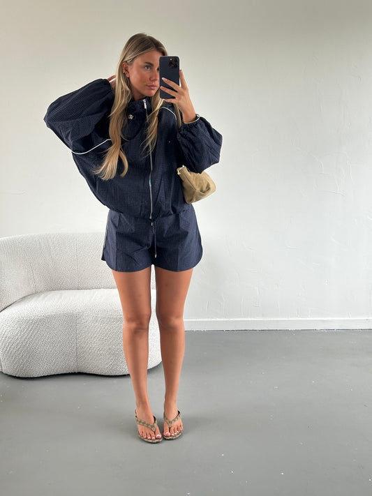 Lo sporty set