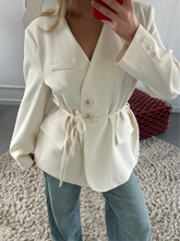 Afbeelding in Gallery-weergave laden, ByHan Off White Wrap Blazer

