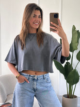 Afbeelding in Gallery-weergave laden, Donkergrijs Cropped T-Shirt
