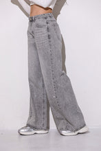 Afbeelding in Gallery-weergave laden, ByHan Izzy Wide Leg Glitter Jeans Grey
