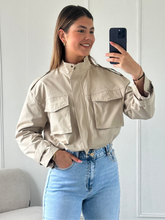 Afbeelding in Gallery-weergave laden, Camel Korte Trenchcoat
