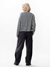 Afbeelding in Gallery-weergave laden, Catwalk Junkie Gebreide trui soft stripe
