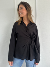 Afbeelding in Gallery-weergave laden, Taupe Wrap Blouse
