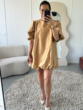 Afbeelding in Gallery-weergave laden, ByHan Ballon Dress Camel
