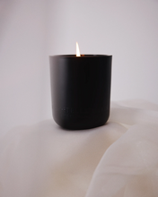 Afbeelding in Gallery-weergave laden, Marie Stella Maris Scented Candle Violet Muse 300 gr
