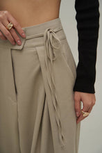 Afbeelding in Gallery-weergave laden, ByHan Gina Palazzo pants Taupe / Beige
