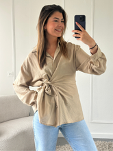 Afbeelding in Gallery-weergave laden, Taupe Wrap Blouse
