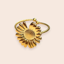 Afbeelding in Gallery-weergave laden, Studio Frenchie ring - little sunflowers
