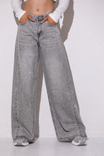 Afbeelding in Gallery-weergave laden, ByHan Izzy Wide Leg Glitter Jeans Grey
