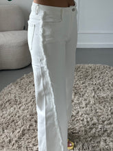 Afbeelding in Gallery-weergave laden, Witte Ruffle Jeans
