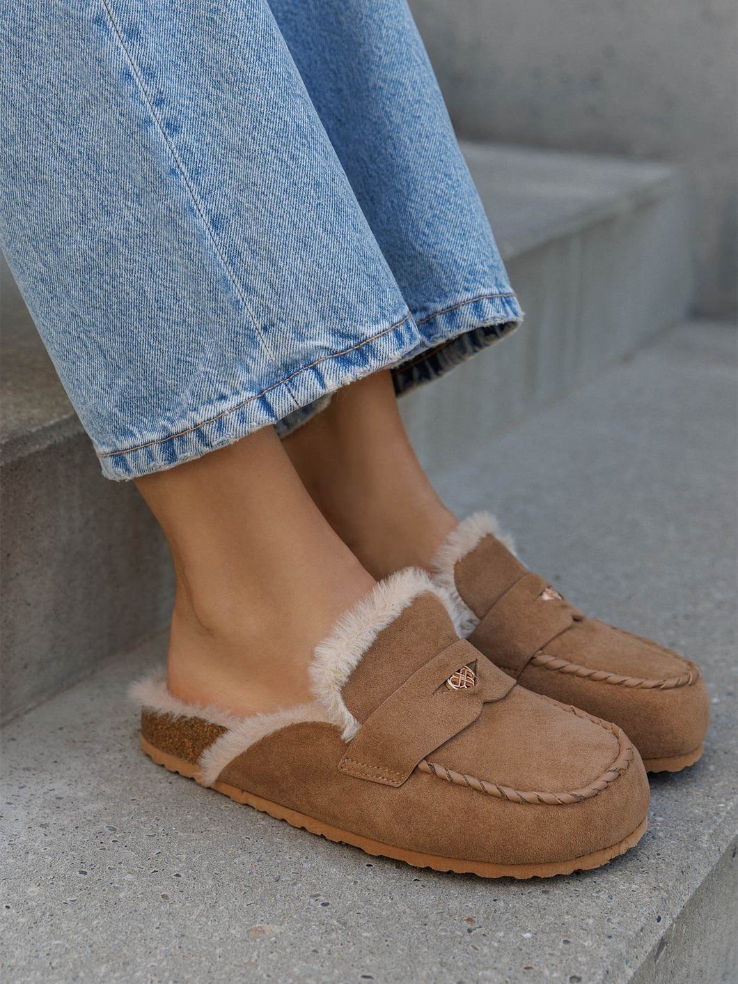 Lara cloqs bruin