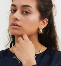 Afbeelding in Gallery-weergave laden, Anna Nina Single Cupid Stud Chain Earring Goud
