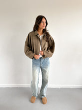 Afbeelding in Gallery-weergave laden, Chloe suede jasje groen
