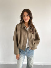 Afbeelding in Gallery-weergave laden, Chloe suede jasje groen

