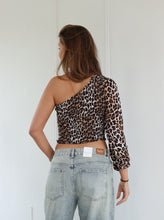 Afbeelding in Gallery-weergave laden, ByHan one shoulder top Leopard
