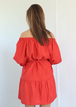 Afbeelding in Gallery-weergave laden, ByHan Ballon Dress Rood met ceintuur
