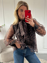 Afbeelding in Gallery-weergave laden, ByHan Leopard Mesh Blouse
