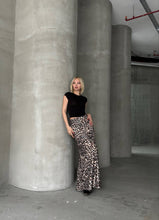 Afbeelding in Gallery-weergave laden, Byhan Levin Silk Rok Leopard - Meer Kleuren
