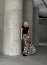 Afbeelding in Gallery-weergave laden, Byhan Levin Silk Rok Leopard - Meer Kleuren
