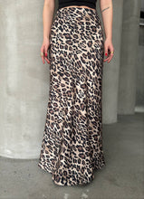 Afbeelding in Gallery-weergave laden, Byhan Levin Silk Rok Leopard - Meer Kleuren
