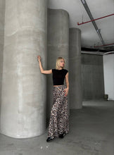 Afbeelding in Gallery-weergave laden, Byhan Levin Silk Rok Leopard - Meer Kleuren
