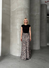 Afbeelding in Gallery-weergave laden, Byhan Levin Silk Rok Leopard - Meer Kleuren
