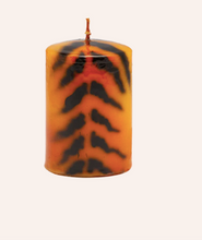 Afbeelding in Gallery-weergave laden, anna + nina Small Tiger Stripe Pillar Candle

