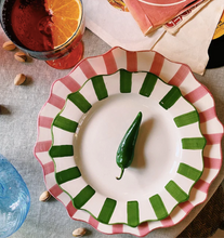 Afbeelding in Gallery-weergave laden, anna + nina Green Scalloped Breakfast Plate
